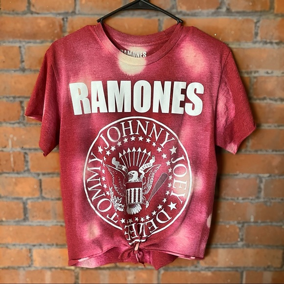 Tops - Ramones Distressed Fitted Tee